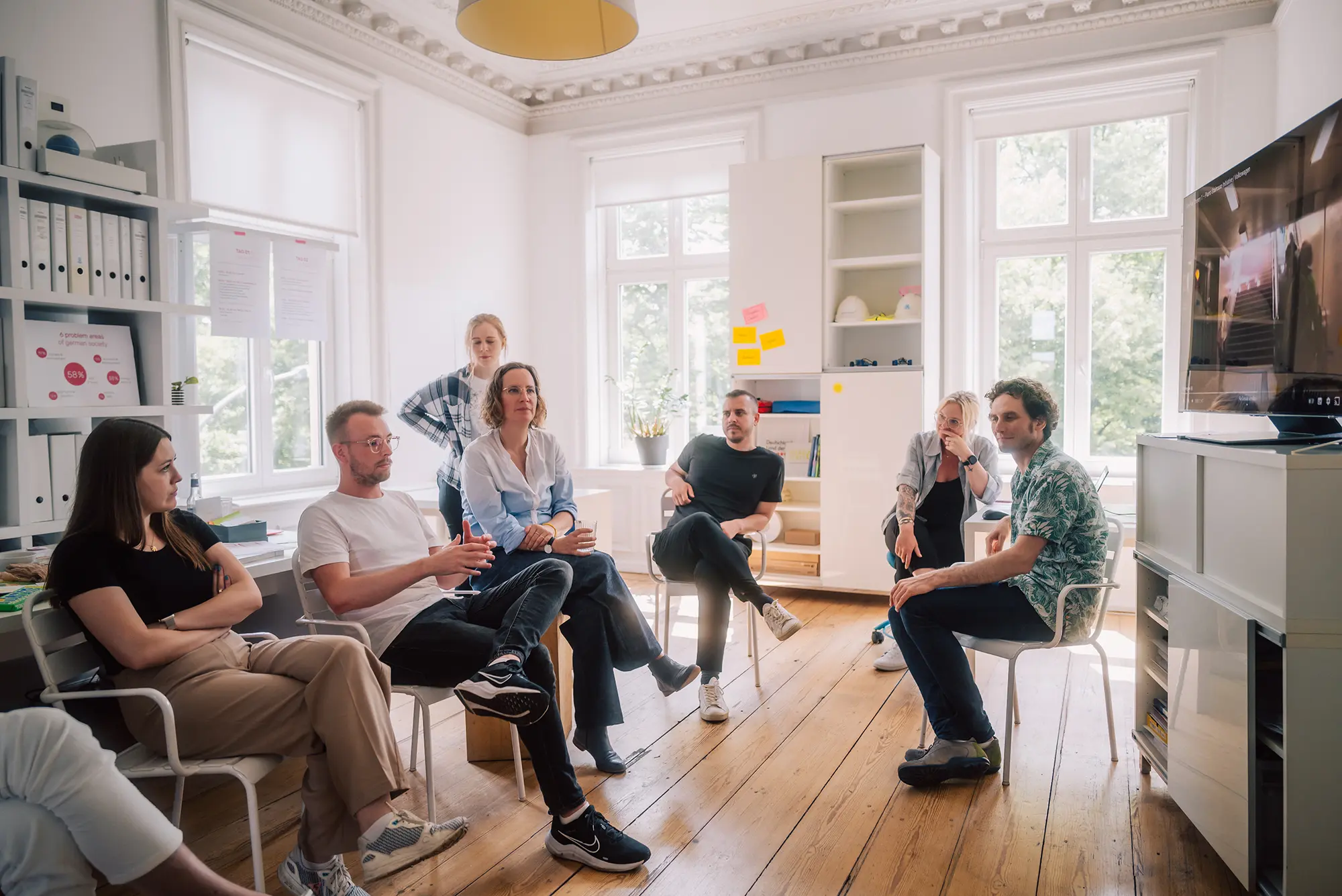 Unsere Projekte und Formate treiben wir stetig voran und bringen Positivität und Leichtigkeit in den Alltag – immer mit einem Augenzwinkern und einem großen YAY!